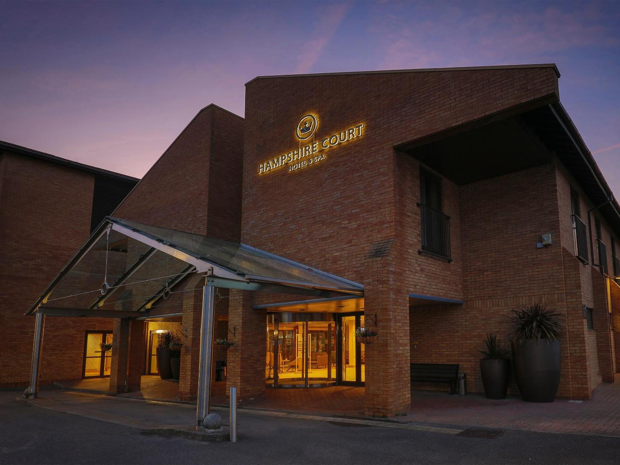 Hampshire Court Hotel & Spa Basingstoke Exterior foto