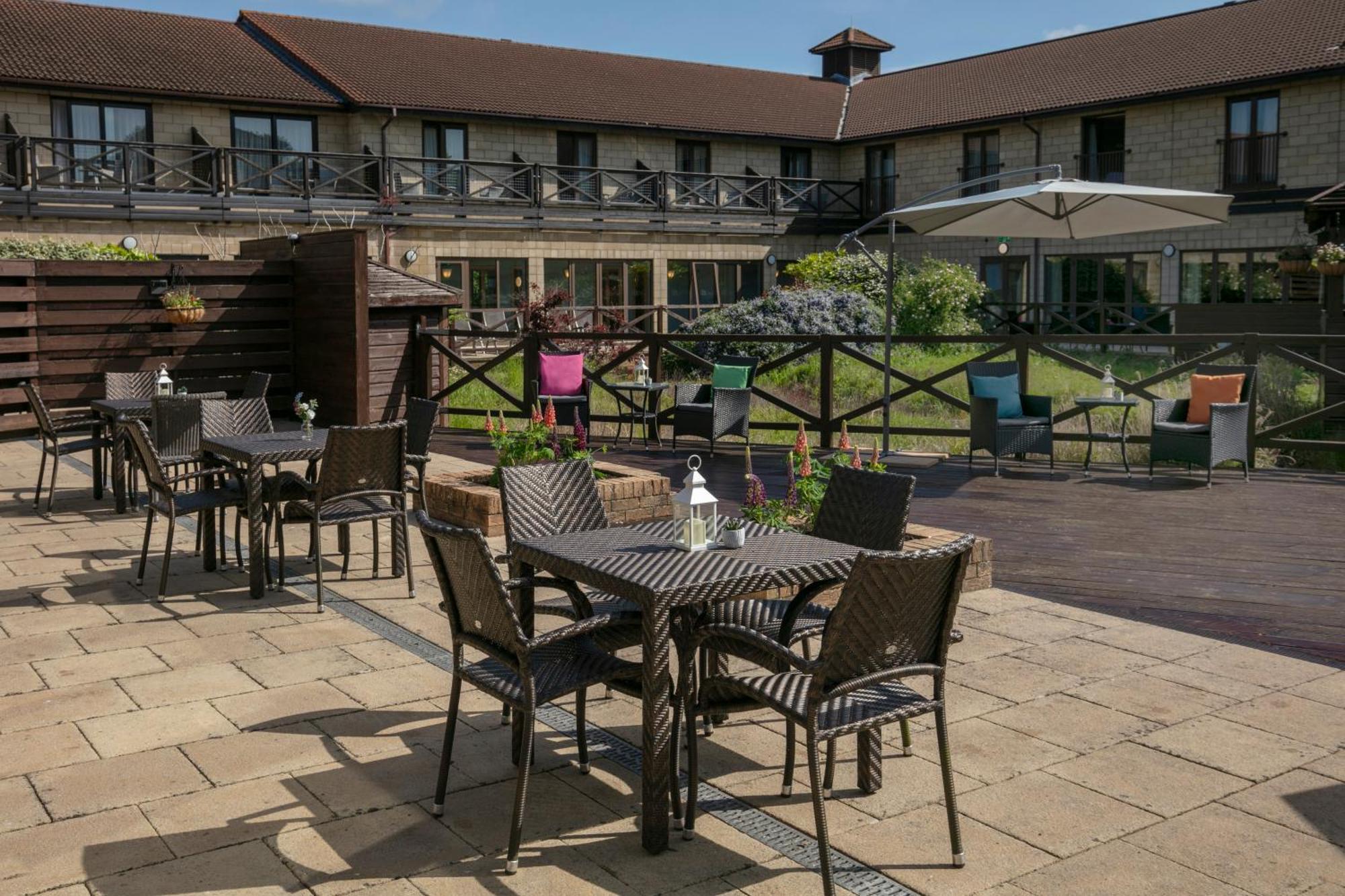 Hampshire Court Hotel & Spa Basingstoke Exterior foto
