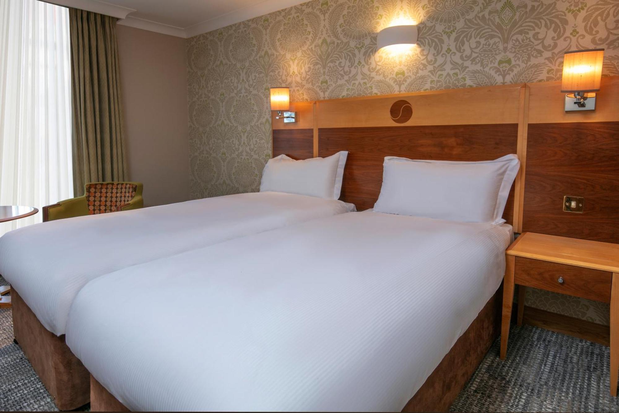 Hampshire Court Hotel & Spa Basingstoke Zimmer foto